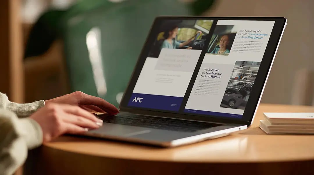Laptop mit Vorschau des PDFs zum Herunterladen