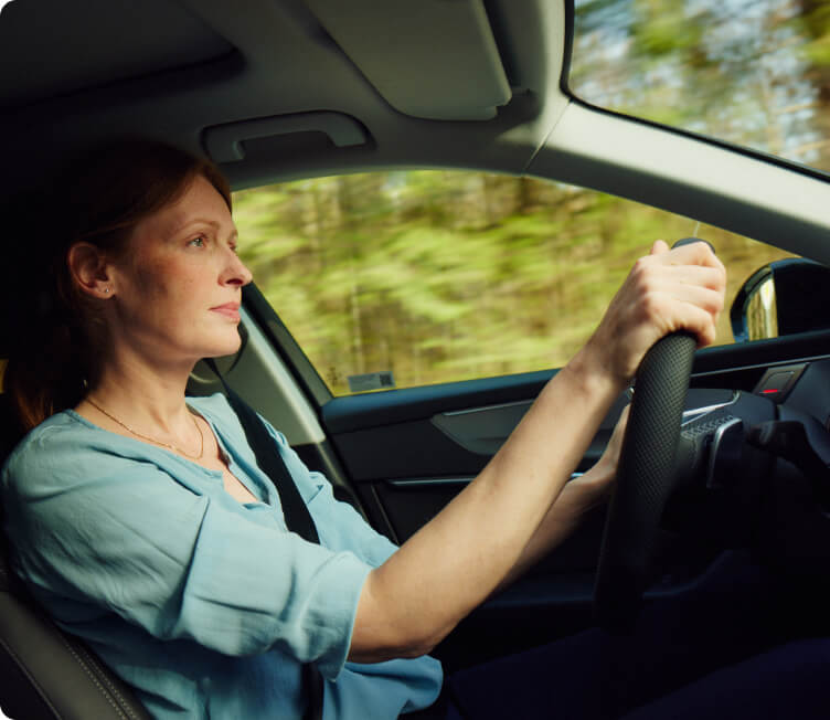 Autofahrerin am Steuer