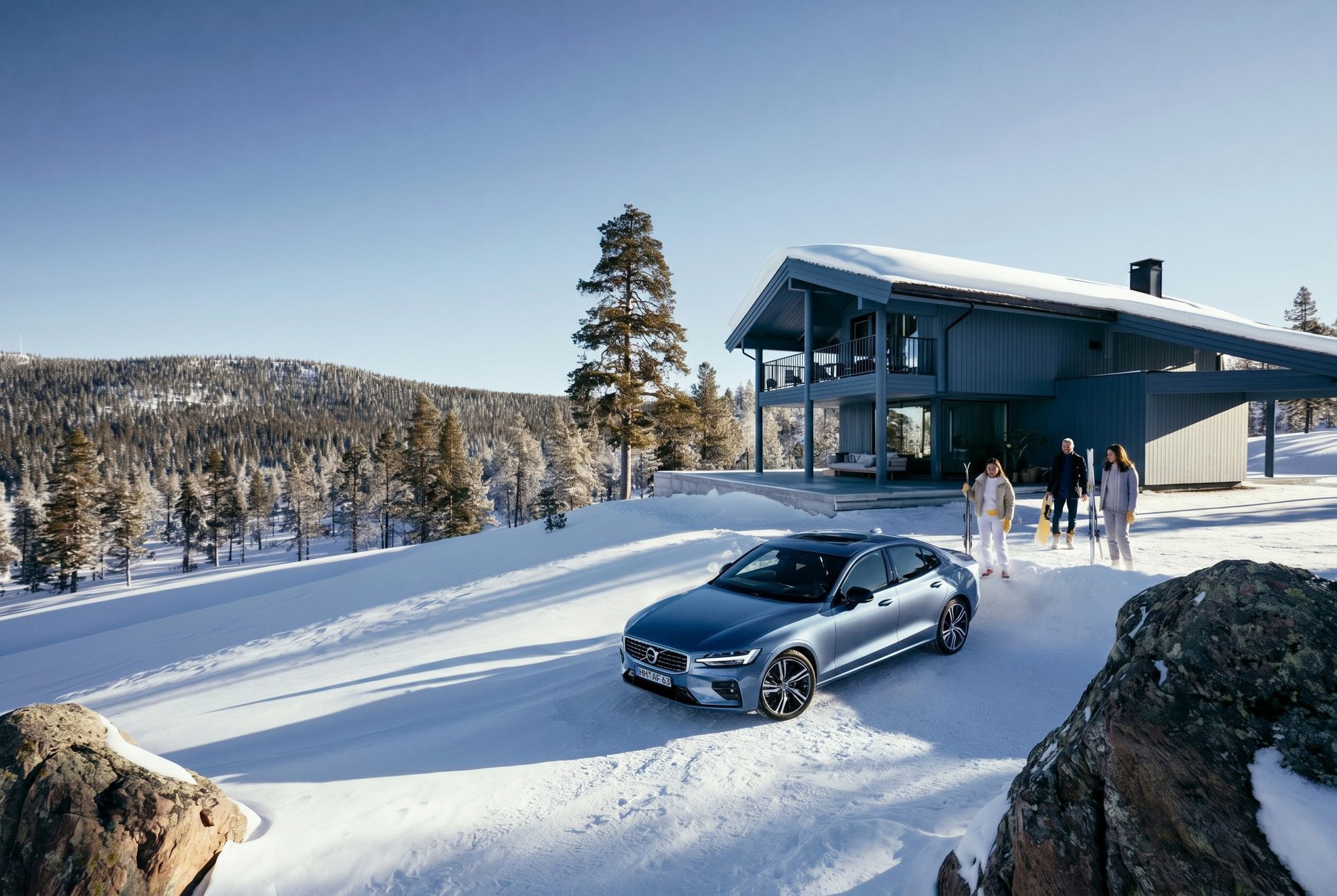 Auto in Winterlandschaft Auto in Winterlandschaft